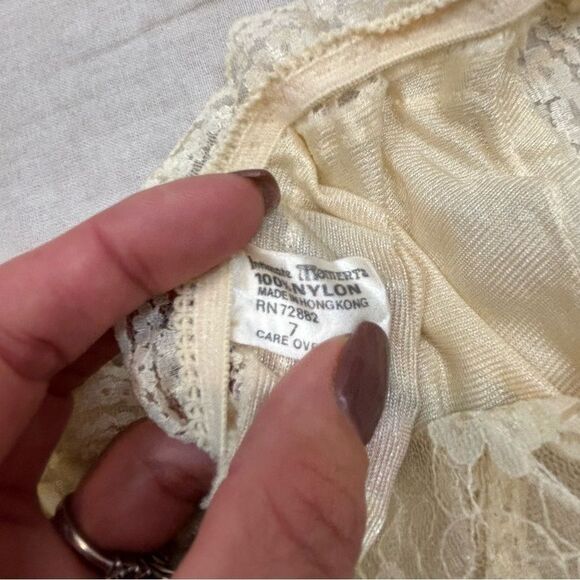 Lot of two Pairs of Ladies Vintage Intimate Moments Brand Lace Panties Size 7 - Picture 12 of 13